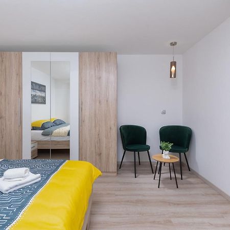 Apartment Ena Near Pula Amphitheater Eksteriør bilde