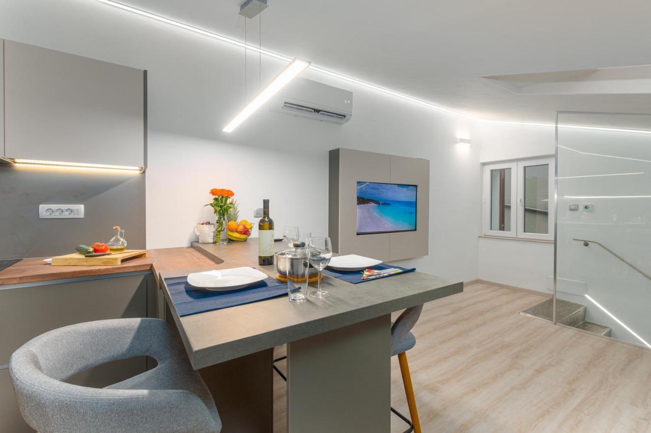 Apartment Ena Near Pula Amphitheater Eksteriør bilde