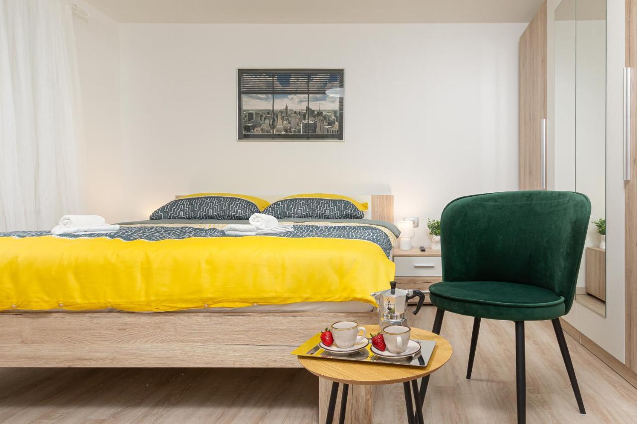 Apartment Ena Near Pula Amphitheater Eksteriør bilde