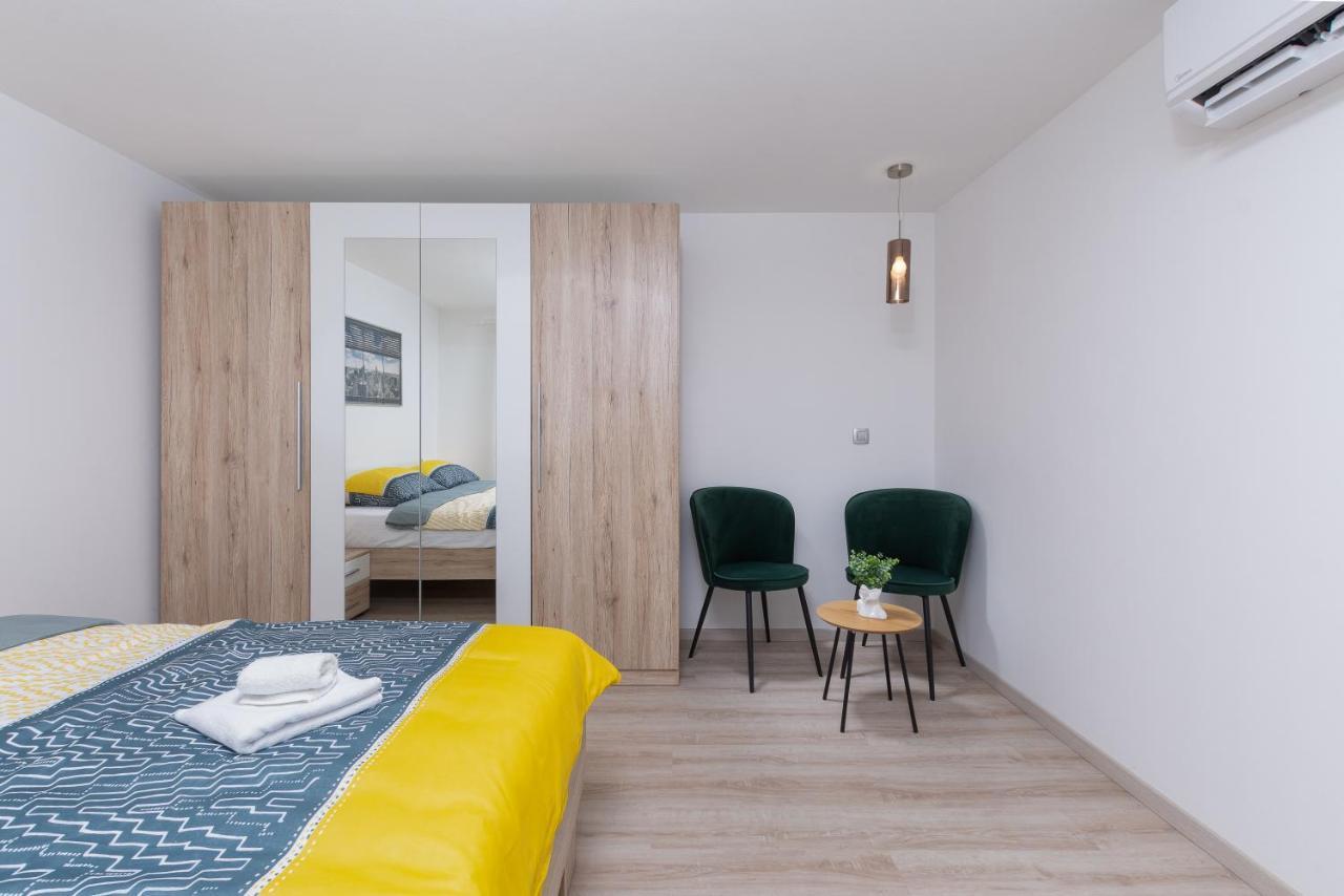 Apartment Ena Near Pula Amphitheater Eksteriør bilde