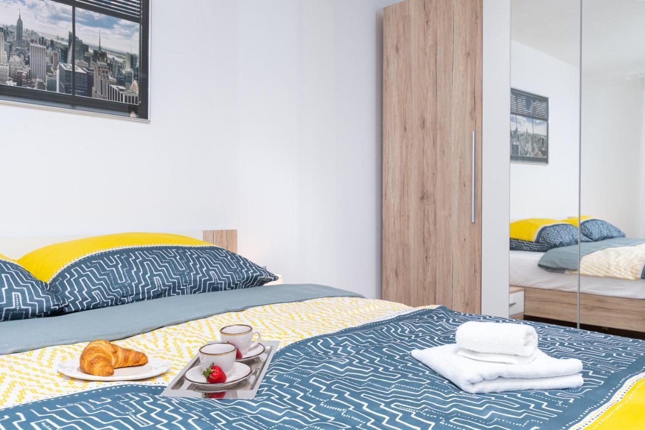 Apartment Ena Near Pula Amphitheater Eksteriør bilde