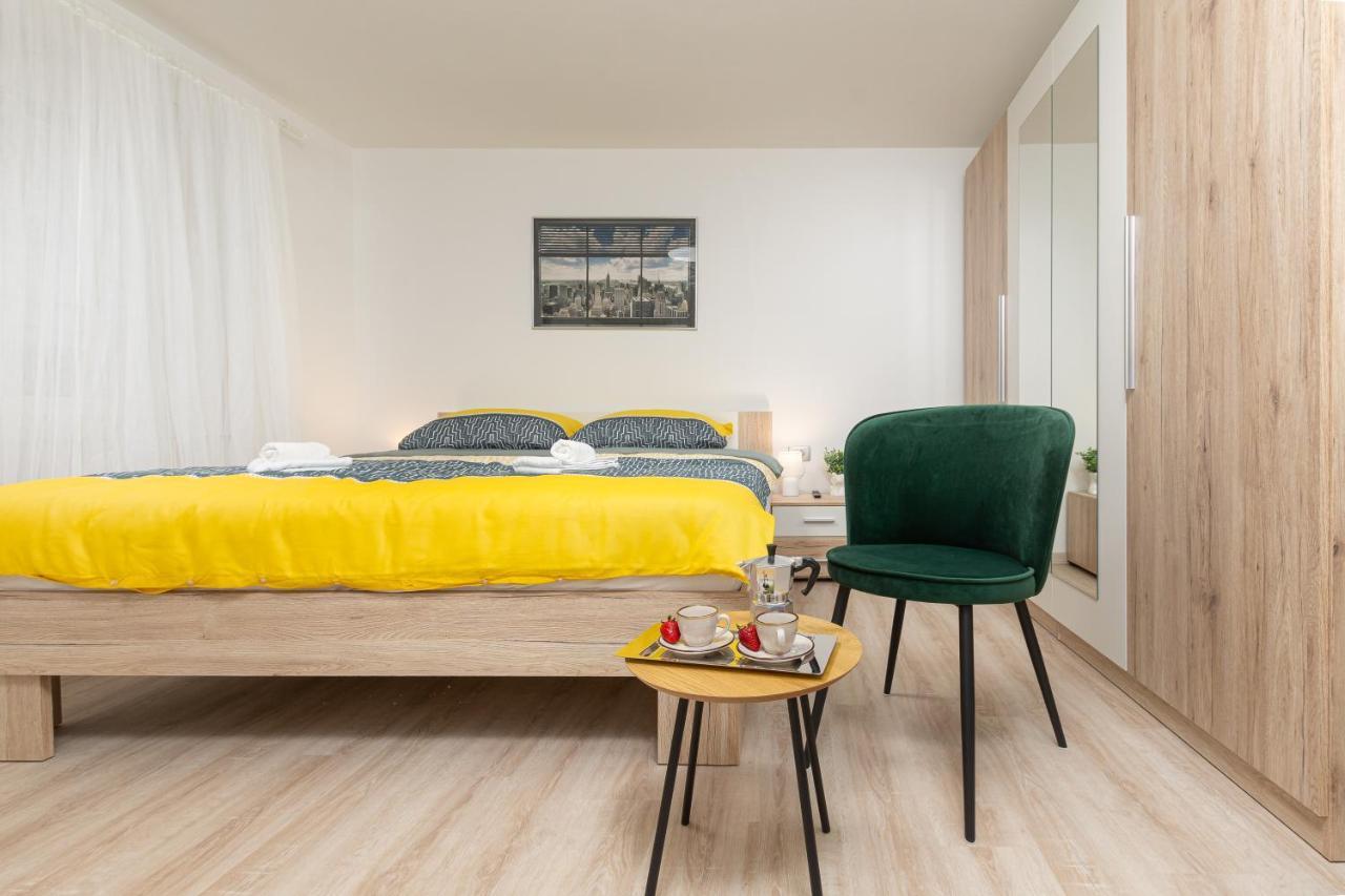 Apartment Ena Near Pula Amphitheater Eksteriør bilde