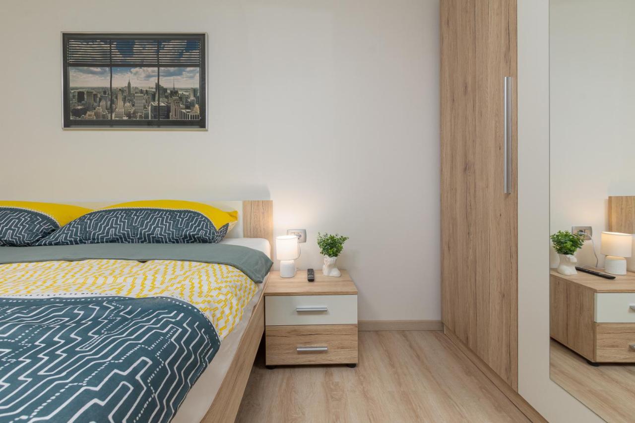 Apartment Ena Near Pula Amphitheater Eksteriør bilde